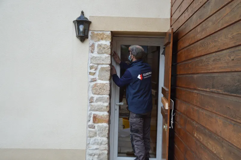 Portes d’entrée — réalisation CLOSURIA à Besançon et dans le Doubs