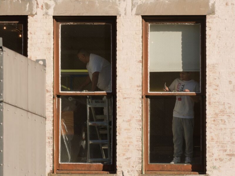 Éco-PTZ et menuiseries dans le Doubs : financer ses fenêtres et volets sans intérêt, mode d’emploi
