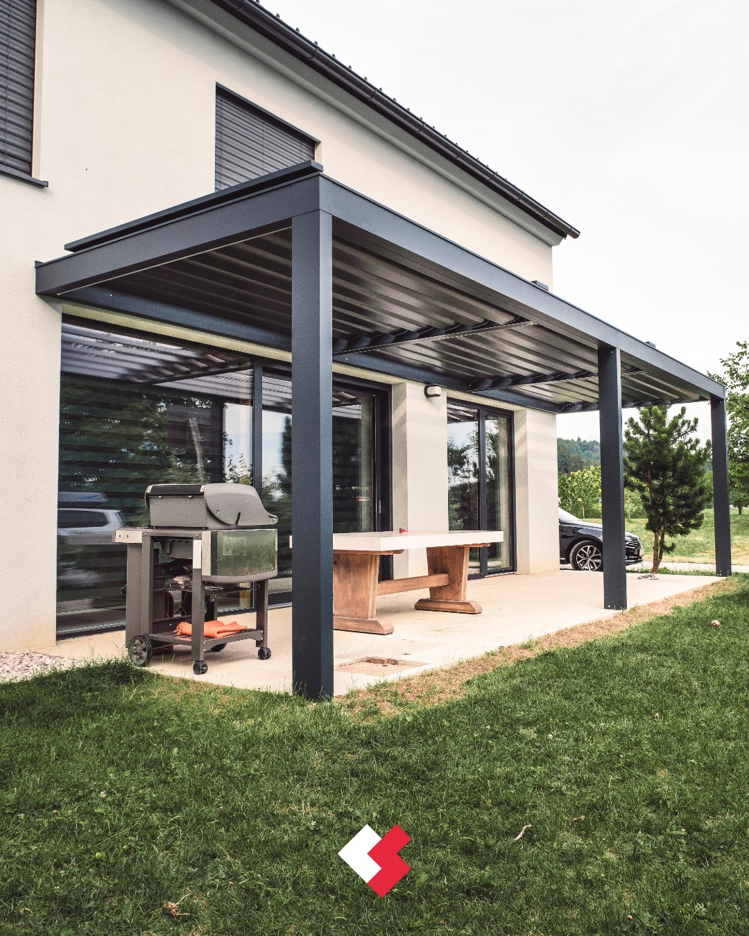 Après un mois de juillet maussade, le retour de la chaleur d’août est là ☀️ Avec une pergola bioclimatique, vous profite…